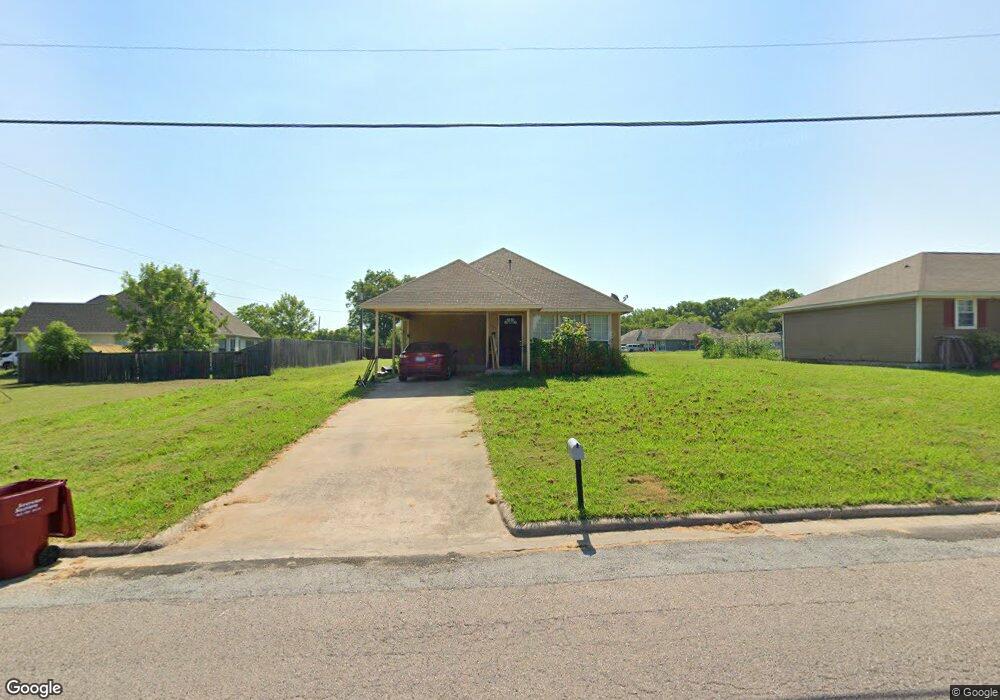 620 Sid St, Bonham, TX 75418 - photo 1