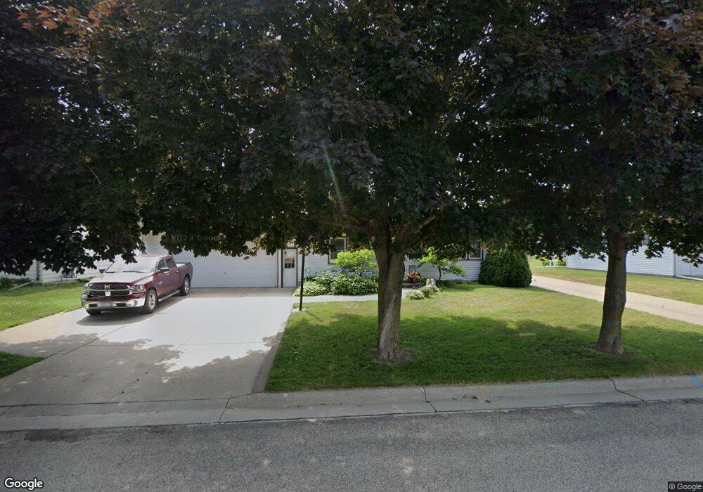 606 N Hokah St, Caledonia, MN 55921 - photo 1