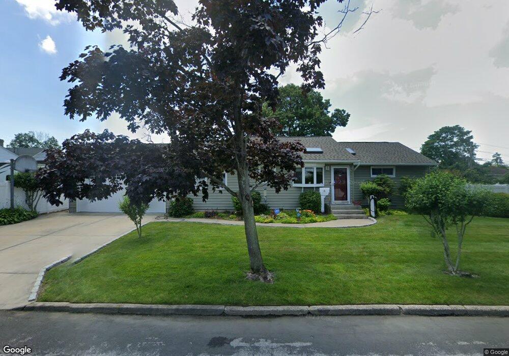 6 Windsor St, Islip, NY 11751 - photo 1
