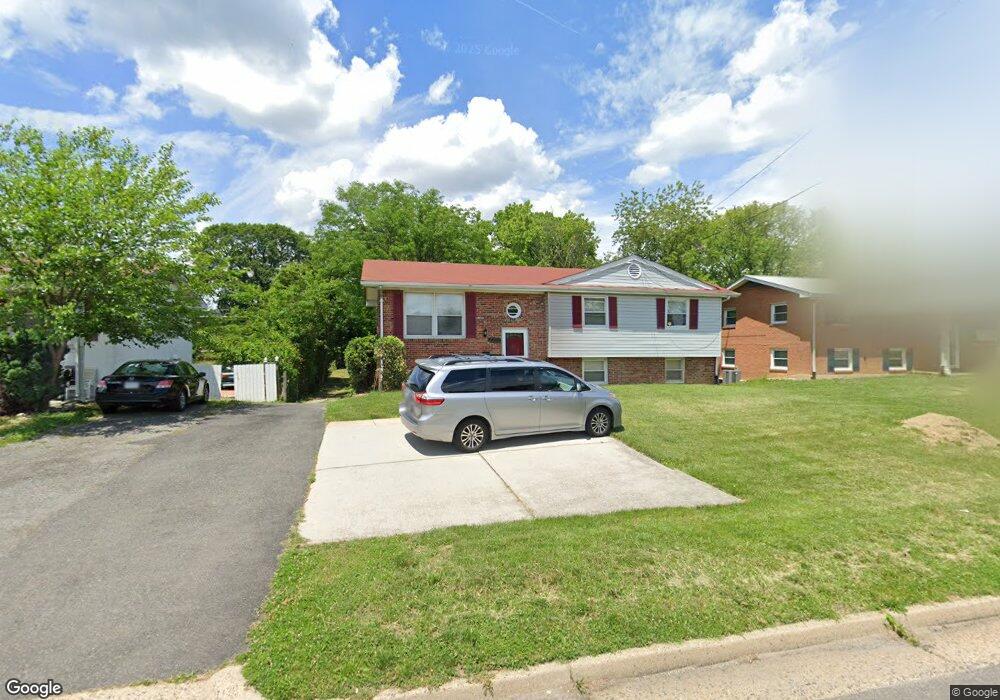 2222 Beacon Hill Rd, Alexandria, VA 22306 - photo 1