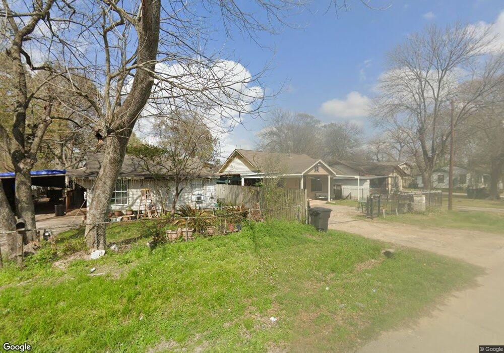 905 Knight St, Houston, TX 77022 - photo 1