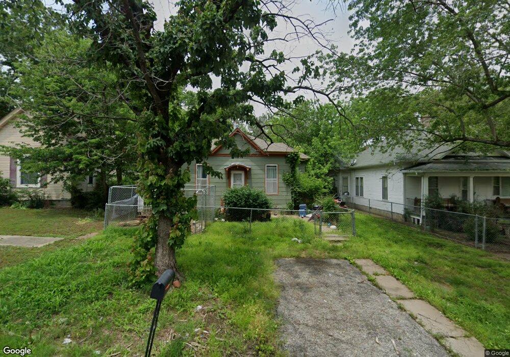 1411 Washington Ave, Parsons, KS 67357 - photo 1