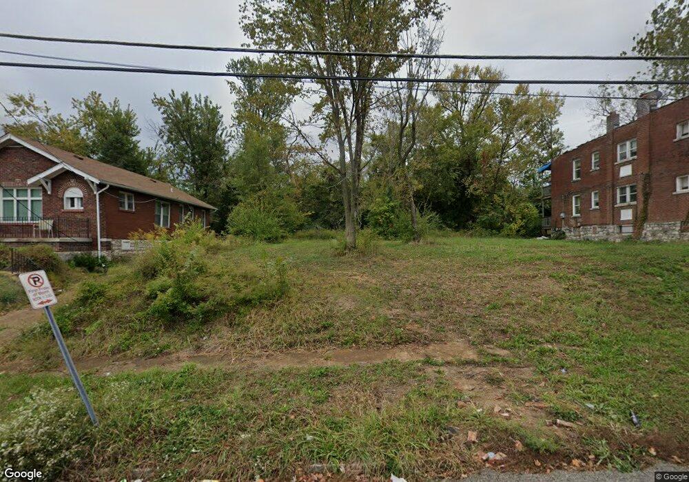 4028 Cora Ave, Saint Louis, MO 63115 - photo 1