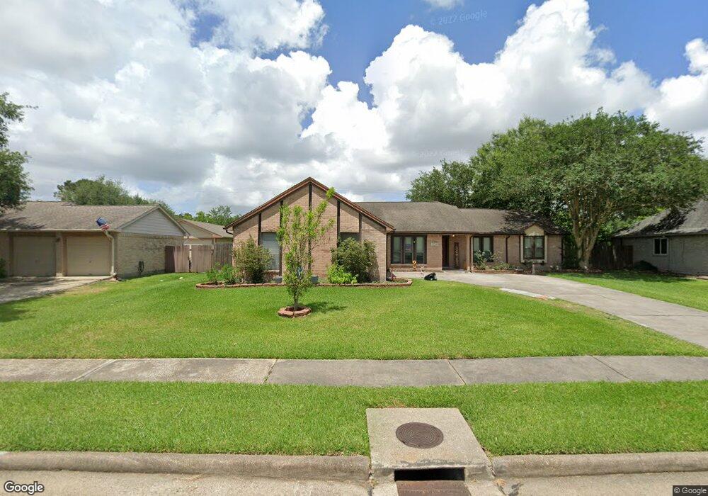 1002 Lost River Dr, Friendswood, TX 77546 - photo 1
