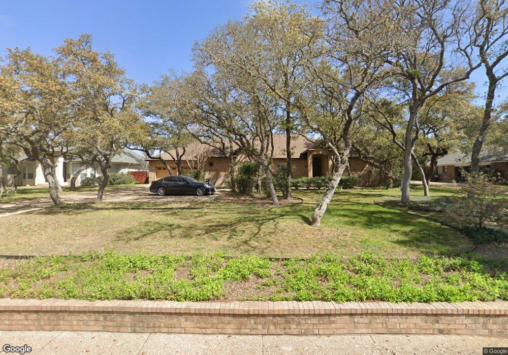 10935 Hunters Way, Helotes, TX 78023 - photo 1