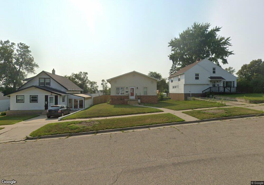 906 6th Ave SE, Jamestown, ND 58401 - photo 1