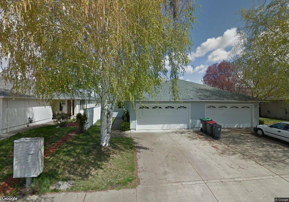 932 Glengrove Ave, Central Point, OR 97502 - photo 1