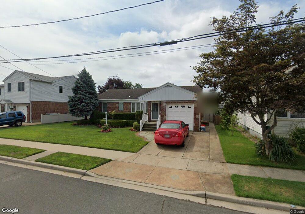 1071 Lawrence St, Franklin Square, NY 11010 - photo 1