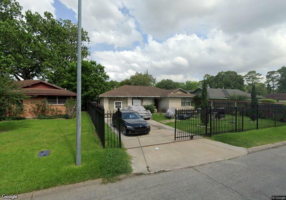 10122 Bretton Dr, Houston, TX 77016 - photo 1