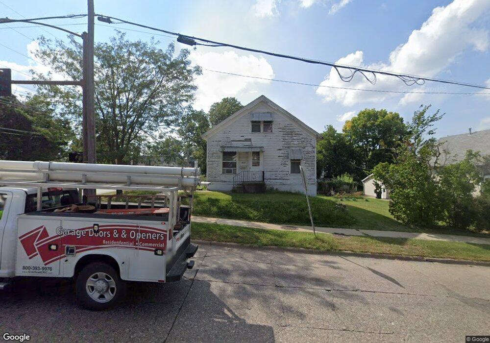 2214 J St SW, Cedar Rapids, IA 52404 - photo 1