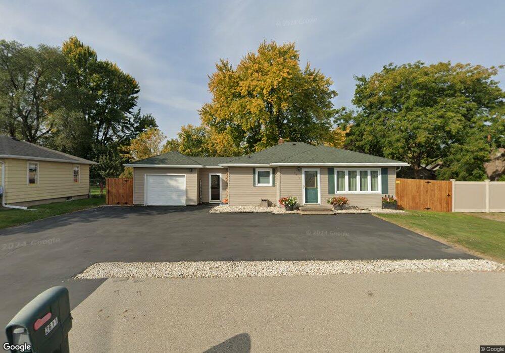 2611 N Lynndale Dr, Appleton, WI 54914 - photo 1