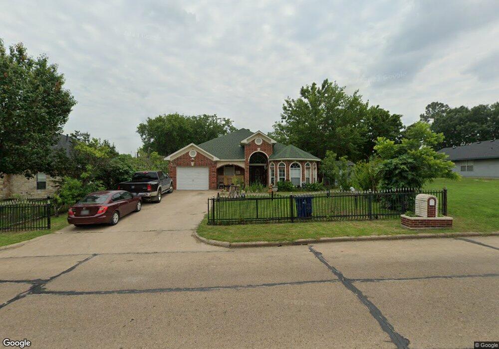 705 E Martin Luther King Dr, Ennis, TX 75119 - photo 1