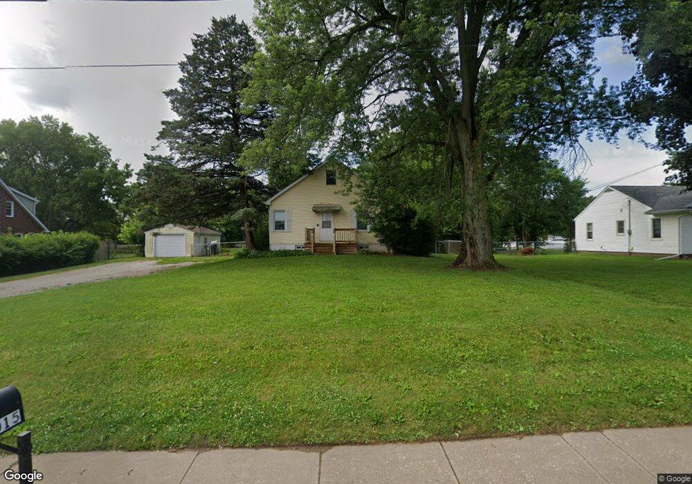 1015 W 53rd St, Davenport, IA 52806 - photo 1