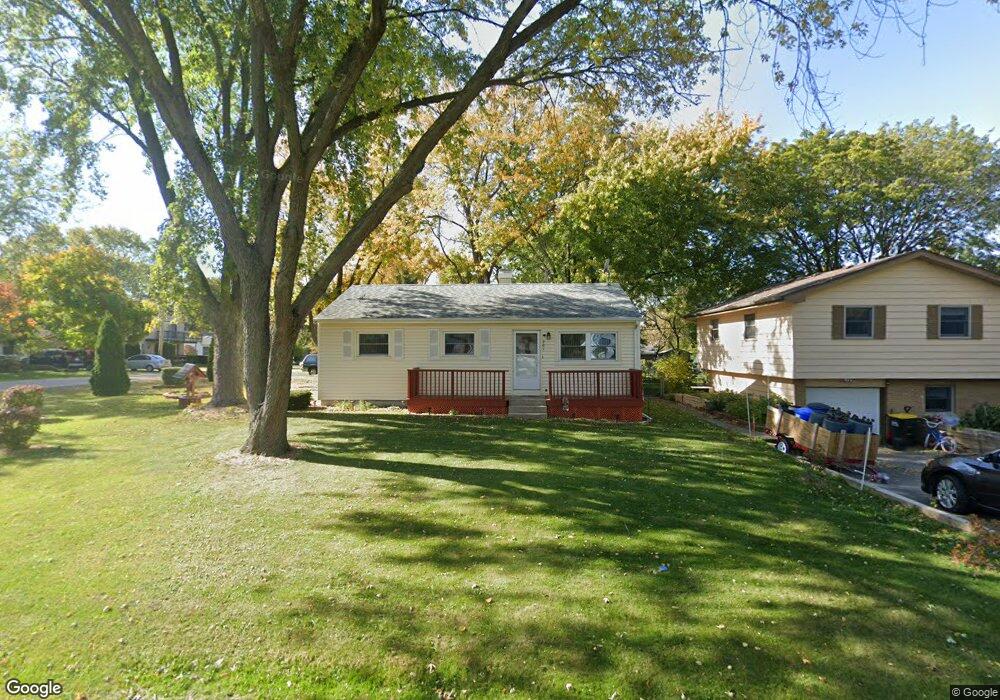 201 Oakleaf Rd, Lake In the Hills, IL 60156 - photo 1