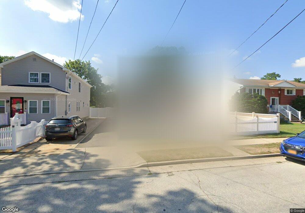 572 Maple St, West Hempstead, NY 11552 - photo 1