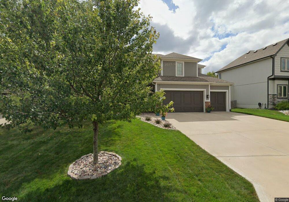 1021 SW Drake Cir, Lees Summit, MO 64082 - photo 1