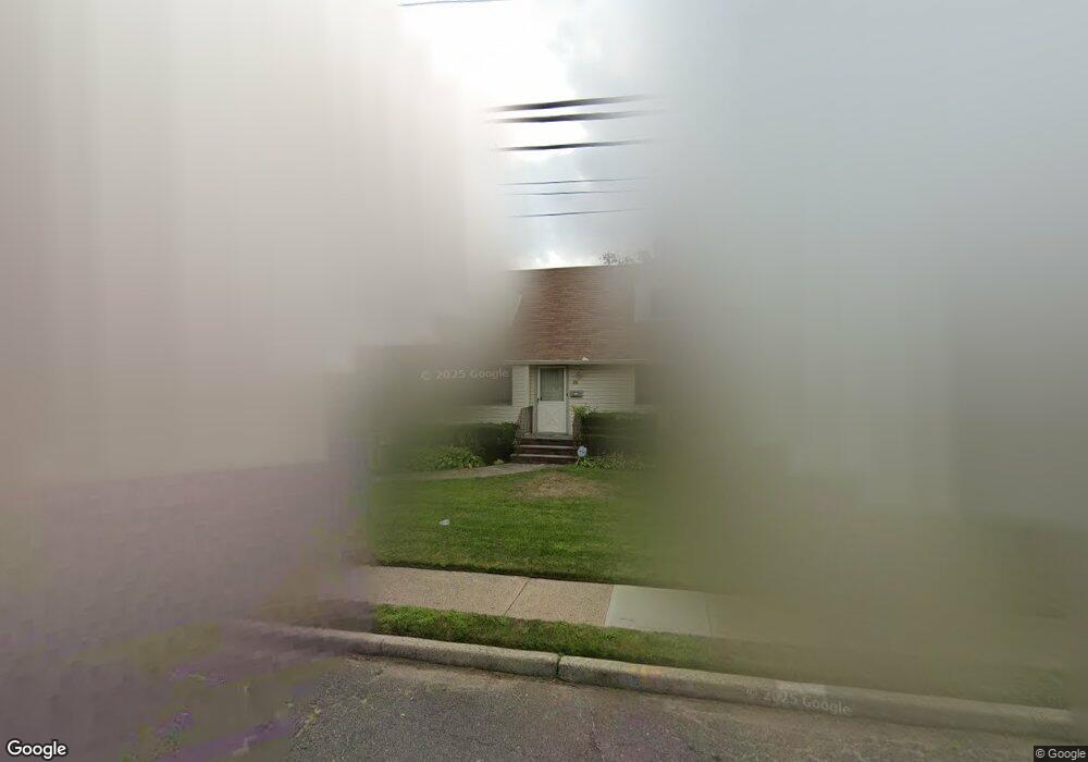 986 Cayuga Rd, West Hempstead, NY 11552 - photo 1