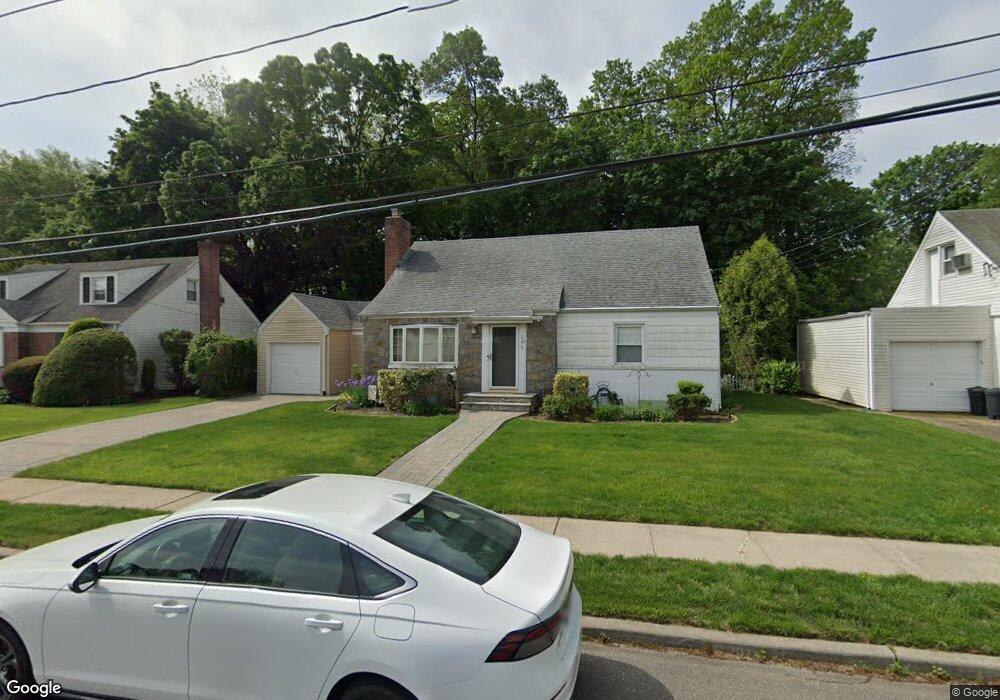 288 Redmont Rd, West Hempstead, NY 11552 - photo 1