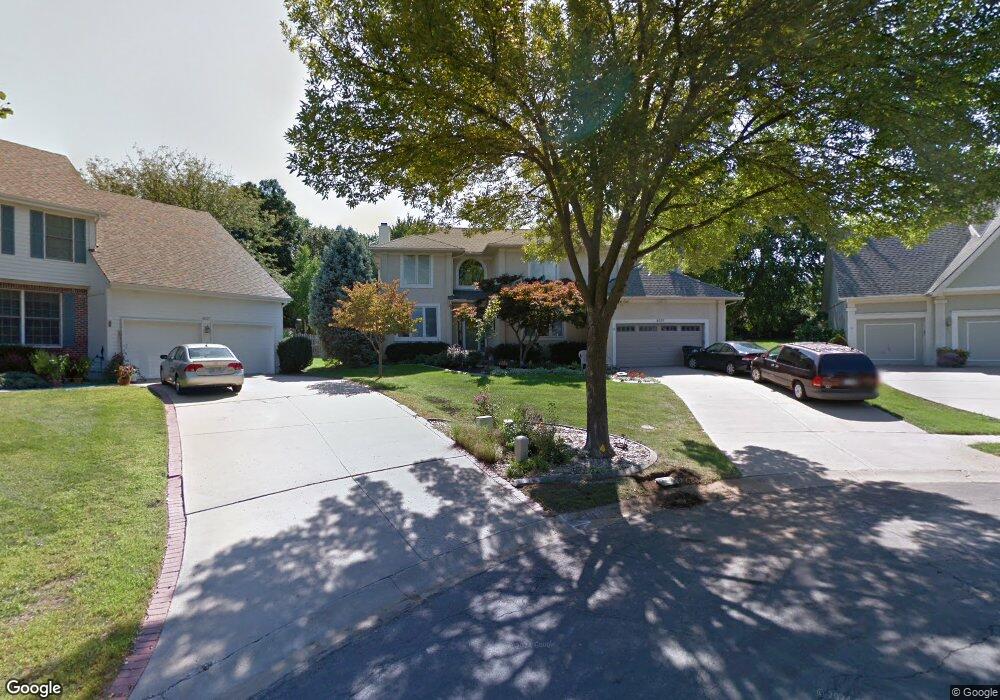 8039 Darnell Ln, Lenexa, KS 66215 - photo 1