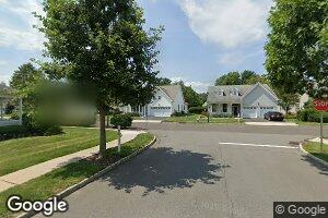 80 Labaw Dr, Cranbury, NJ 08512
