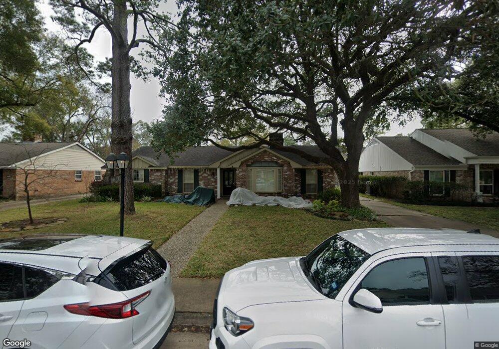 10047 Piping Rock Ln, Houston, TX 77042 - photo 1