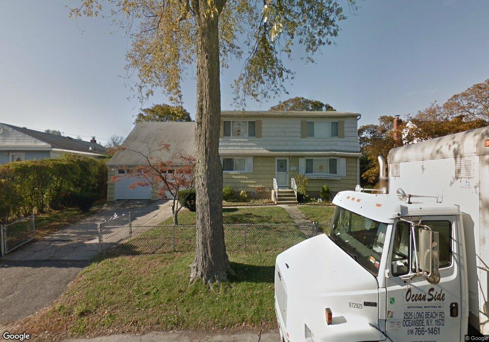 119 Verona Pkwy, Lindenhurst, NY 11757 - photo 1