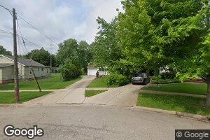 82 E Jackson St, Oswego, IL 60543