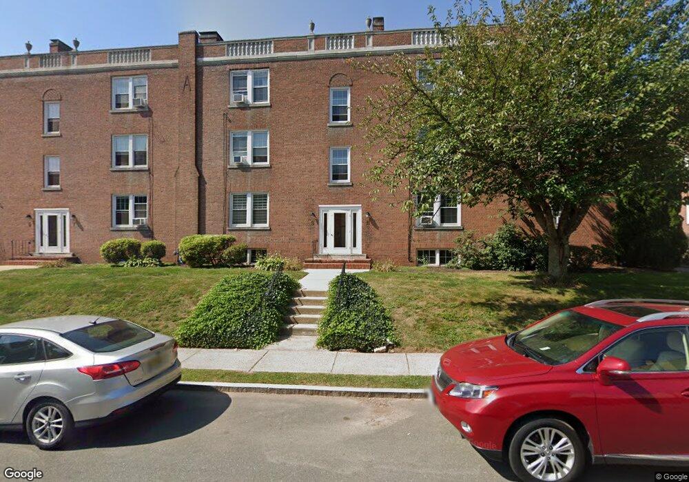 11 Robin Rd, West Hartford, CT 06119 - photo 1