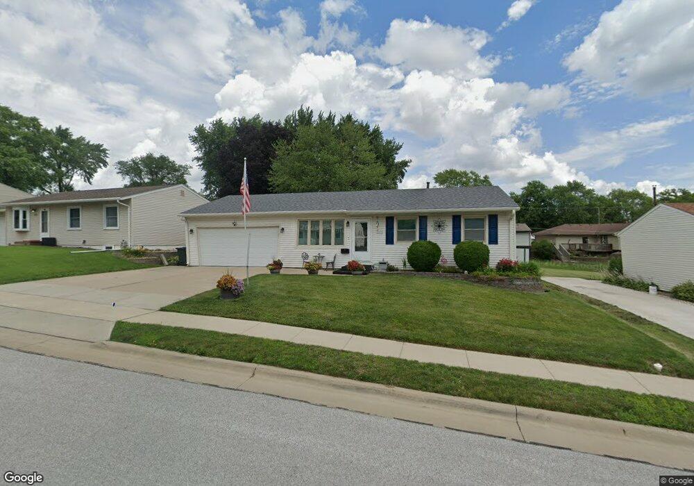 1037 N Elmwood Ave, Davenport, IA 52804 - photo 1