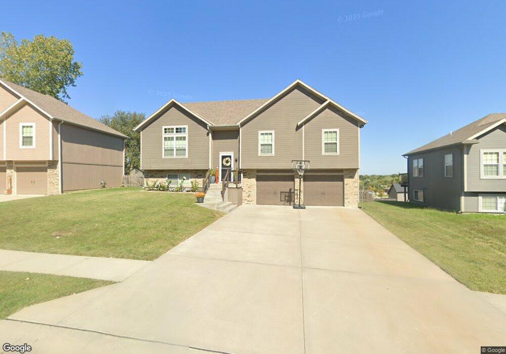 416 Wiltshire Dr, Raymore, MO 64083 - photo 1