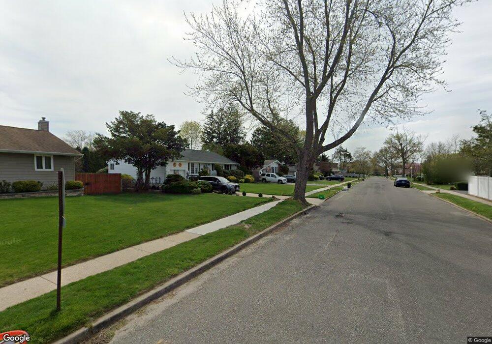 34 Hayrick Ln, ComMacK, NY 11725 - photo 1