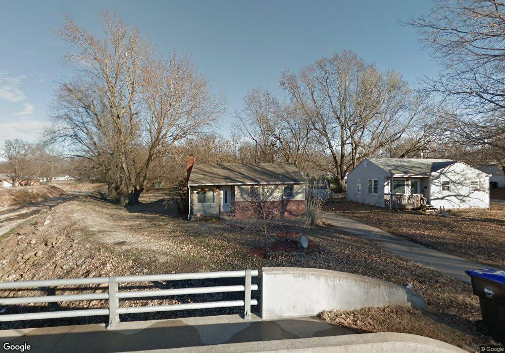 844 SW Randolph Ave, Topeka, KS 66606 - photo 1