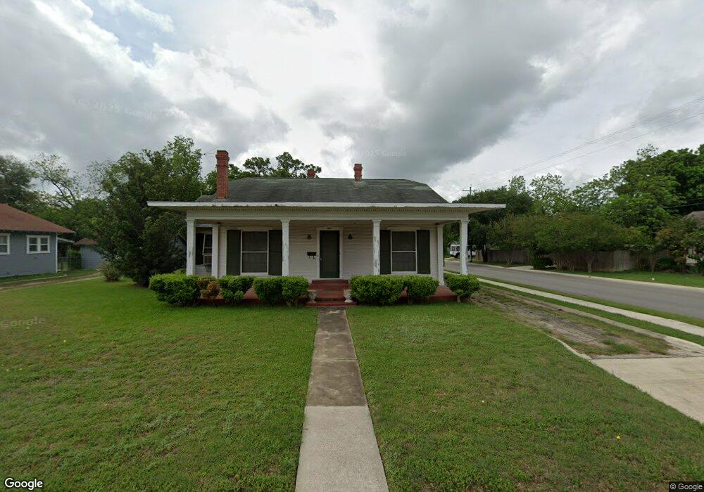 601 E Weinert St, Seguin, TX 78155 - photo 1