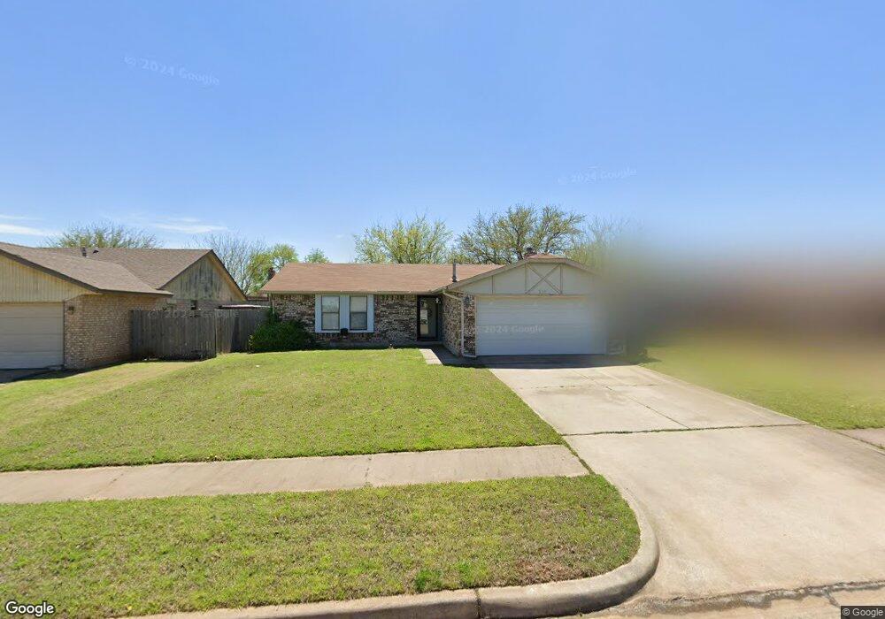 918 NE 9th St, Moore, OK 73160 - photo 1