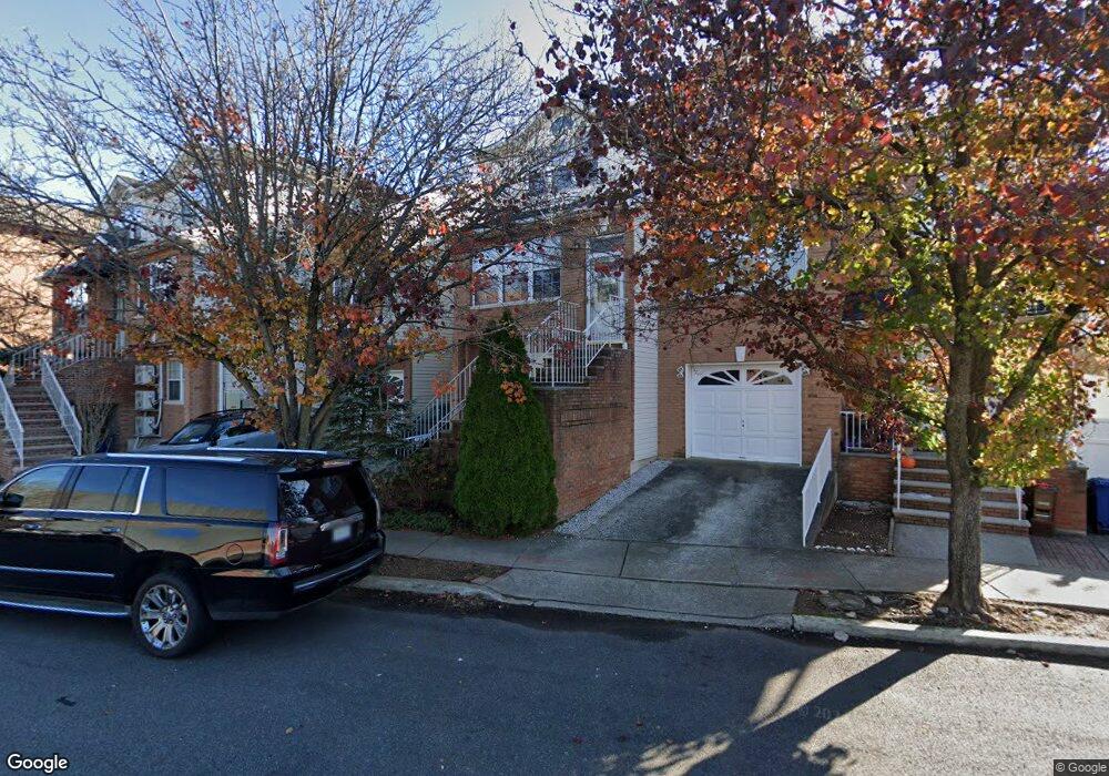 121 Essex Dr, Staten Island, NY 10314 - photo 1