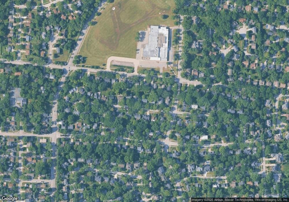 221 Tanglewood Ln, Naperville, IL 60563 - photo 1