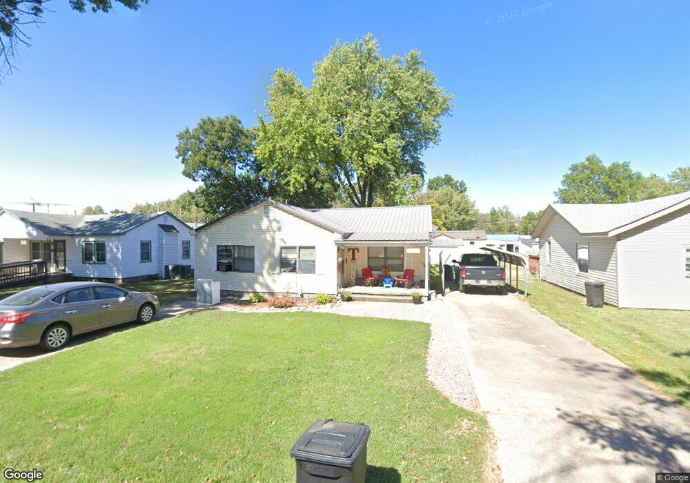 213 NE 4th St, Pryor, OK 74361 - photo 1