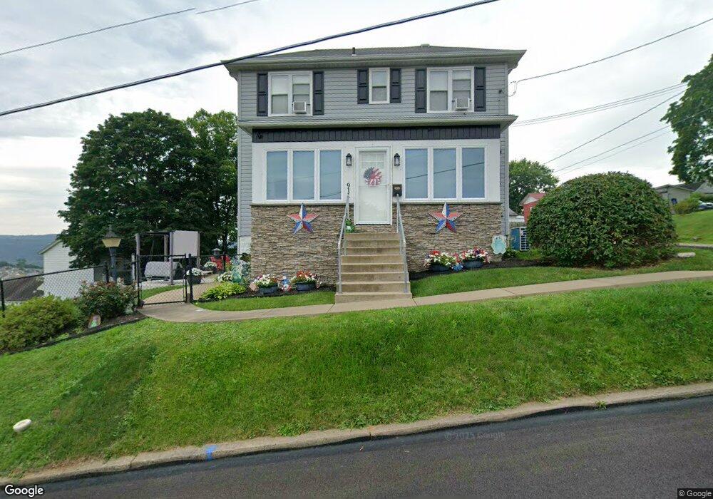 911 Howell St, Vandergrift, PA 15690 - photo 1