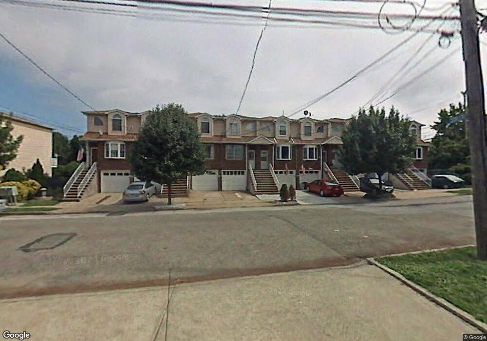 94 N Railroad Ave, Staten Island, NY 10304 - photo 1
