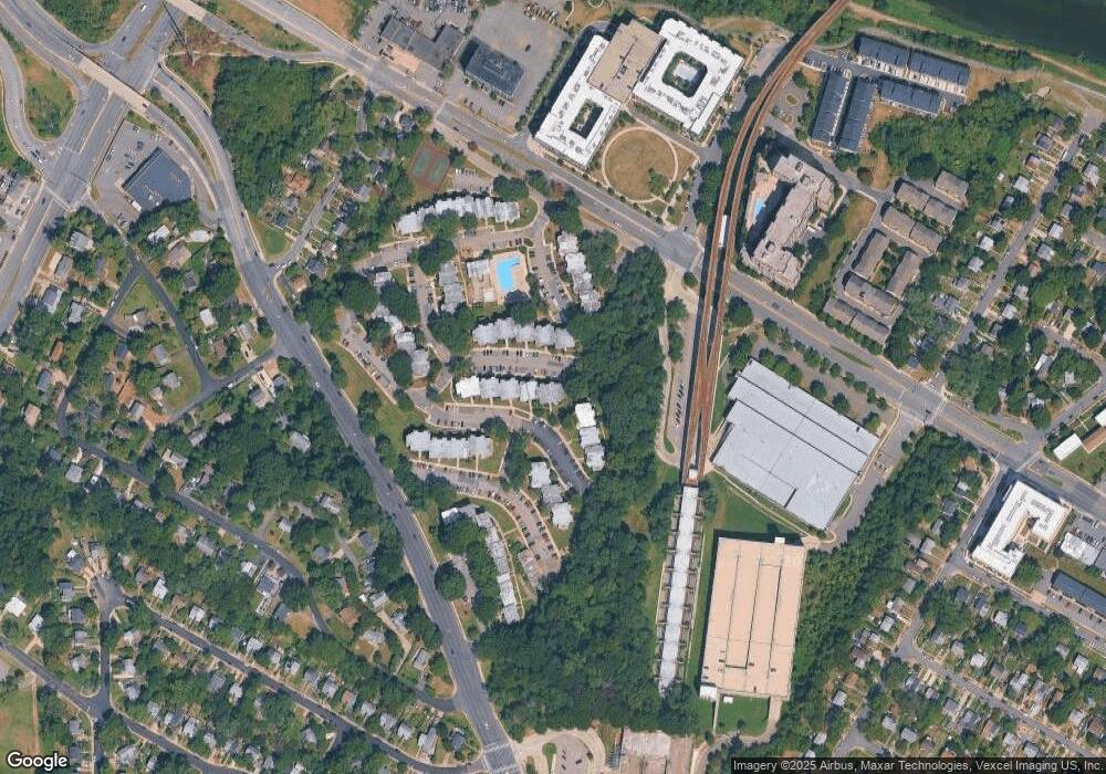 2617 Redcoat Dr, Alexandria, VA 22303 - photo 1