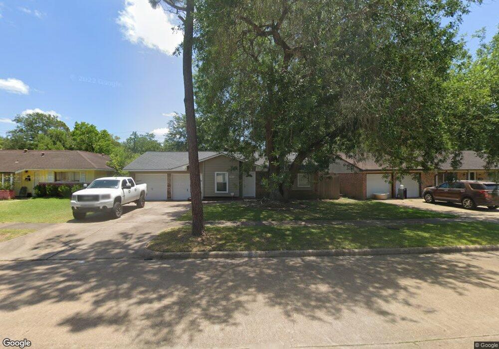 10827 Keese Dr, Houston, TX 77089 - photo 1