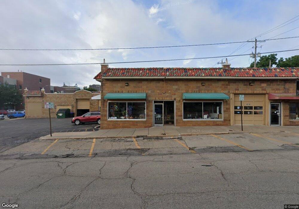 305 SW 5th St, Topeka, KS 66603 - photo 1