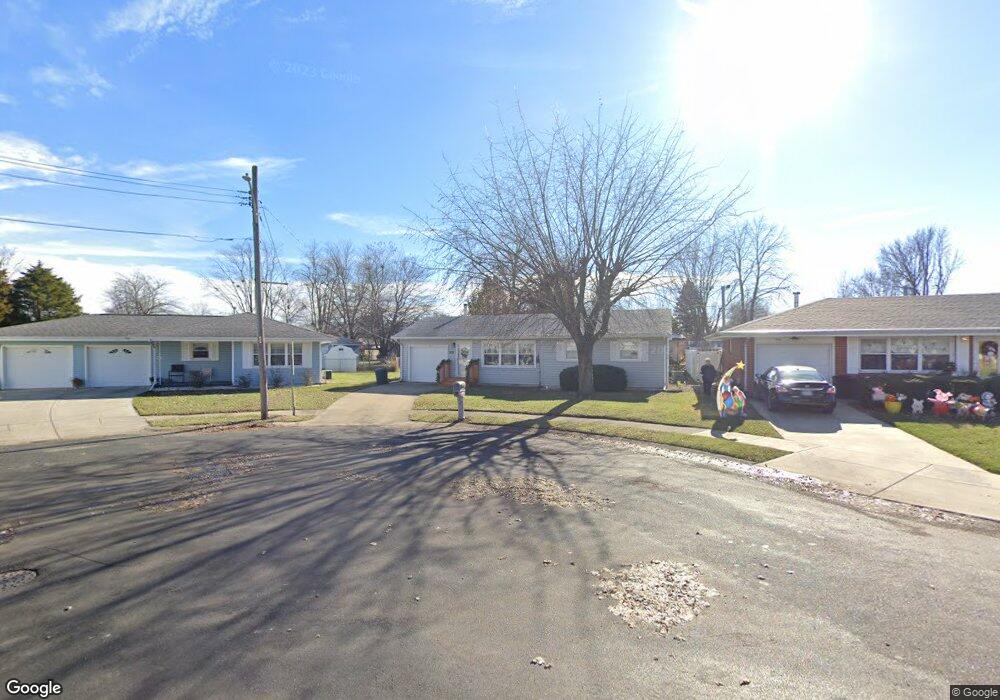 908 N 33rd St, Mattoon, IL 61938 - photo 1