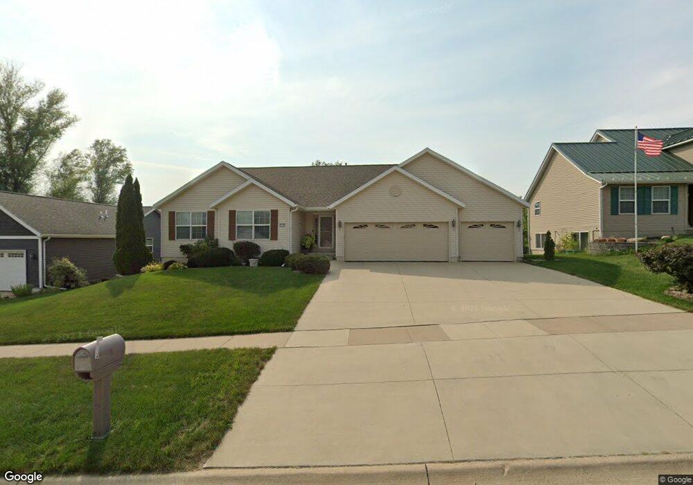 1716 23rd St NW, Cedar Rapids, IA 52405 - photo 1