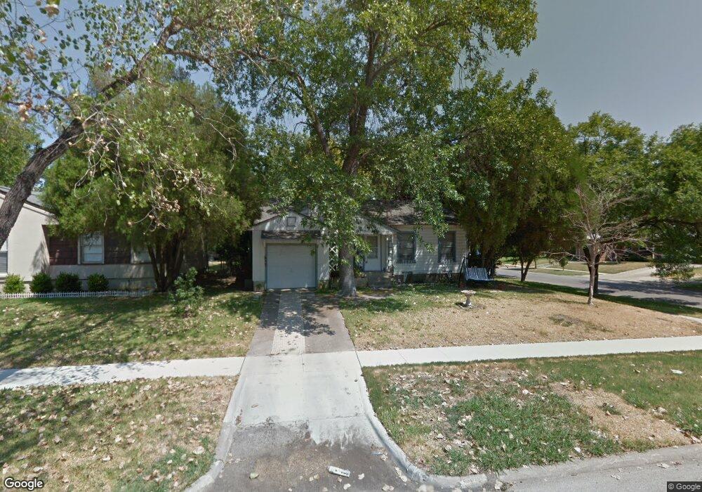 902 Ralph St, Grand Prairie, TX 75051 - photo 1