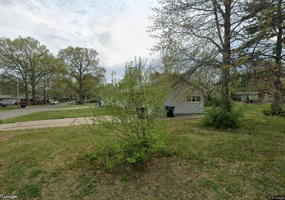 1601 SW Burnett Rd, Topeka, KS 66604 - photo 1