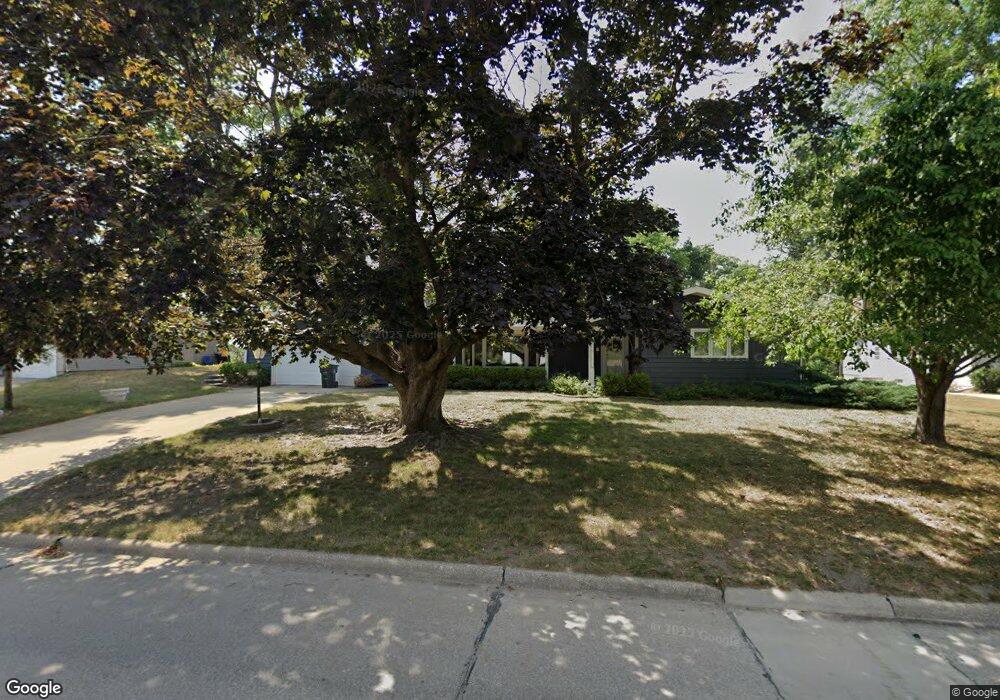 301 30th St SE, Cedar Rapids, IA 52403 - photo 1