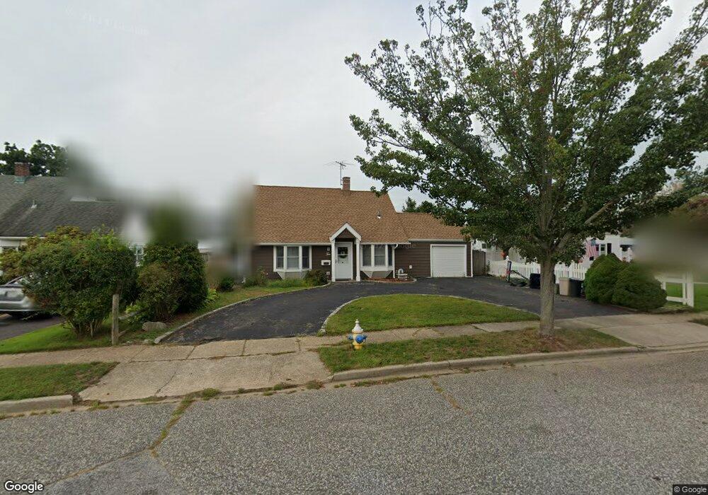 10 Hub Ln, Levittown, NY 11756 - photo 1