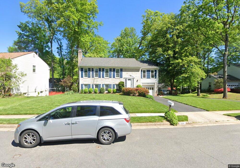 9211 Burnetta Dr, Annandale, VA 22003 - photo 1