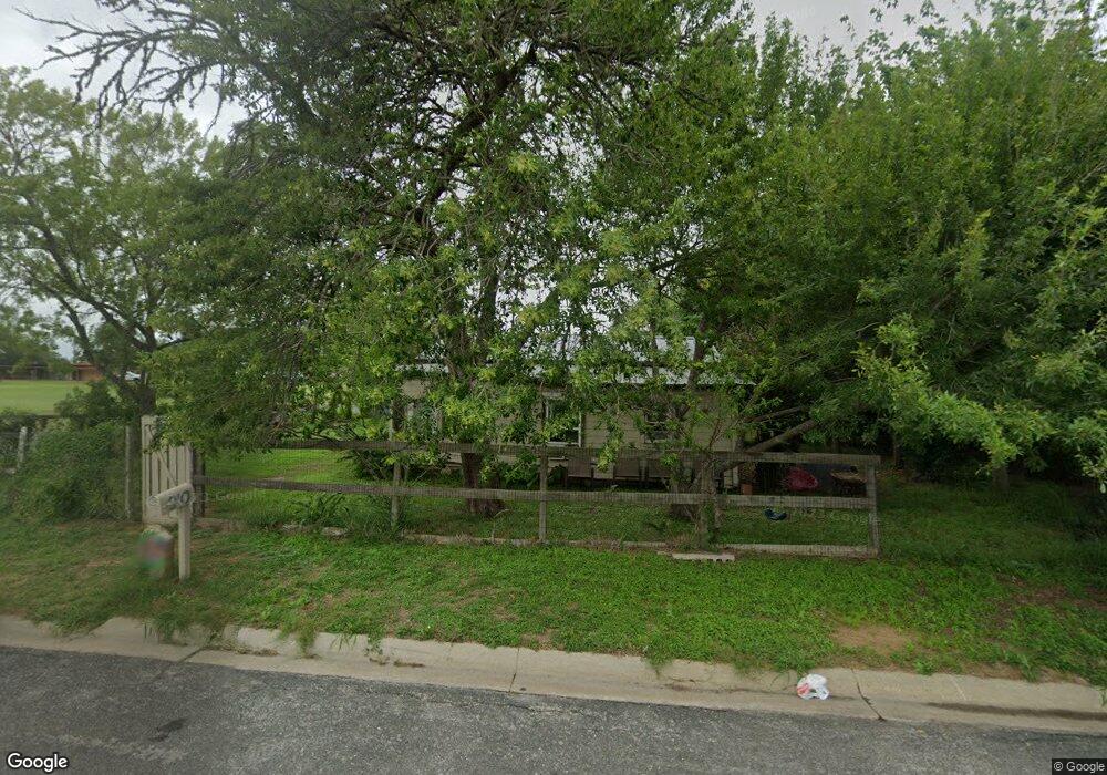 910 W Huntington St, Beeville, TX 78102 - photo 1